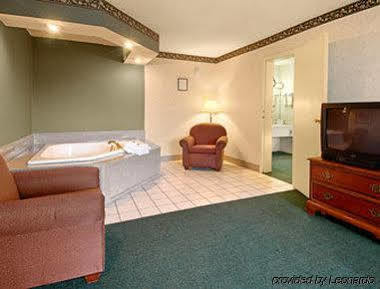 Super 8 By Wyndham Hotel